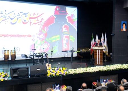 تجلیل از دلاورمردان آتش‌نشانی در بندرعباس