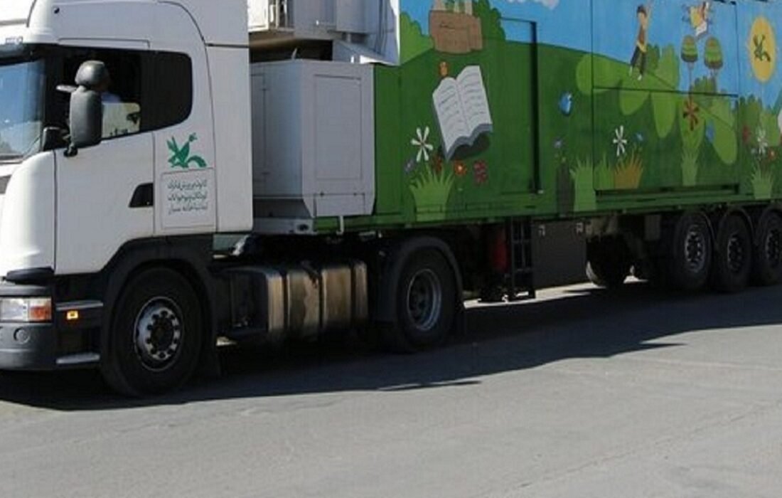 استقرار تماشاخانه سیار کانون پرورش فکری در سهند