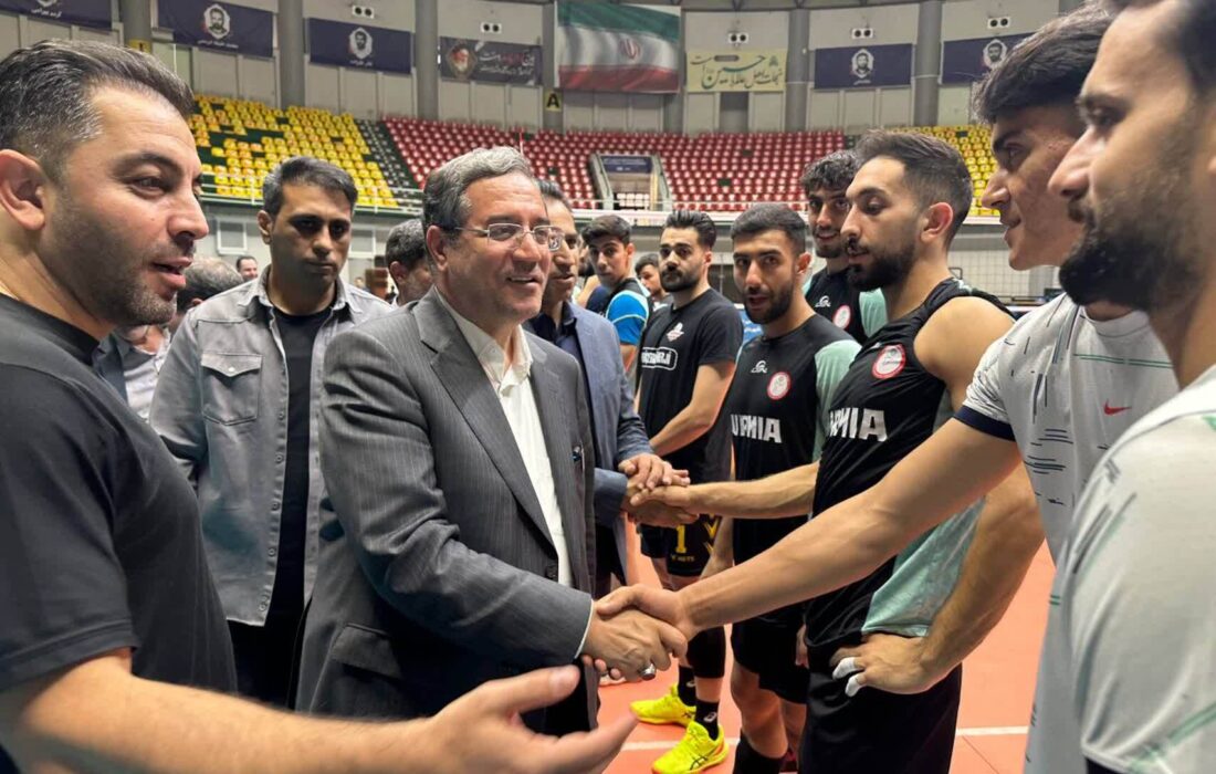استاندار آذربایجانغربی در تمرینات تیم والیبال شهرداری ارومیه حضور یافت