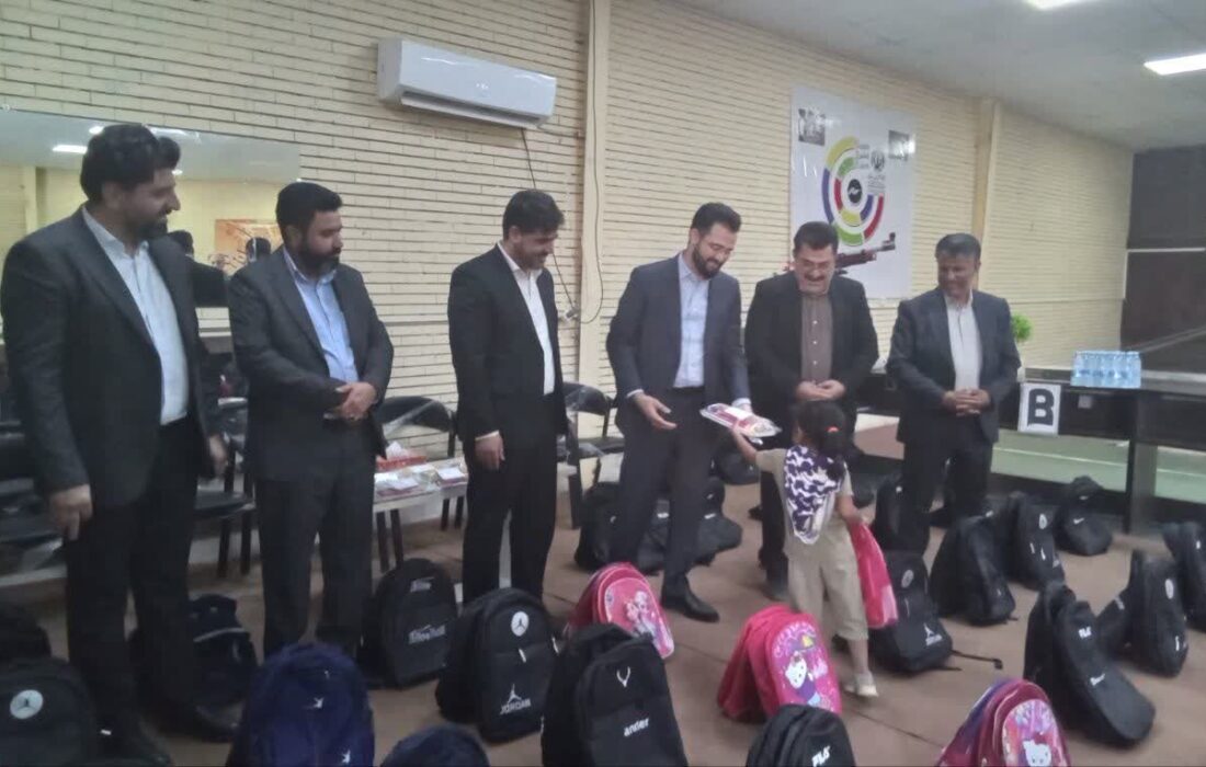 توزیع لوازم التحریر بین فرزندان خانوادههای تحت پوشش زندانیان