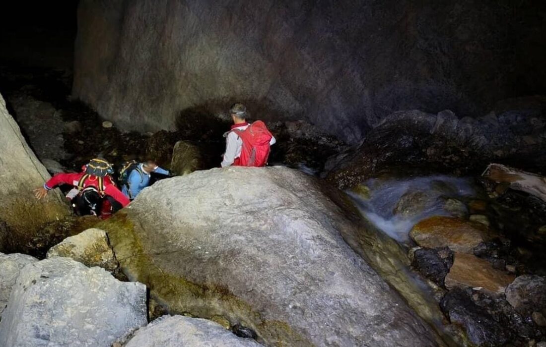 نجات معجزهآسای 4 گردشگر از آبشار چشمه سنبلی تنگ حرا