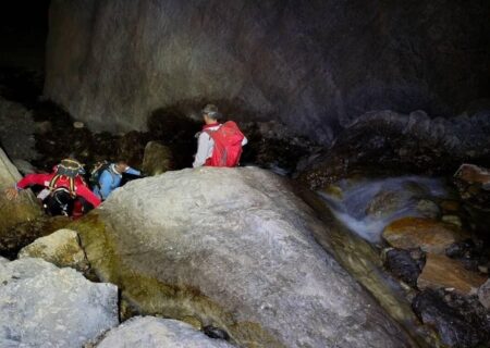 نجات معجزه‌آسای 4 گردشگر از آبشار چشمه سنبلی تنگ حرا