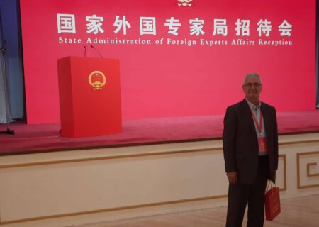 محقق ایرانی مفتخر به دریافت نشان دولتی از چین شد