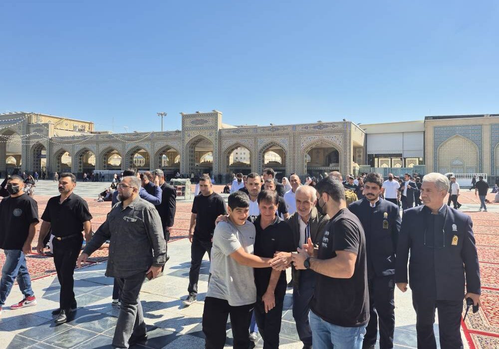 تیم ملی کشتی آزاد و فرنگی ایران در حرم رضوی حاضر شدند