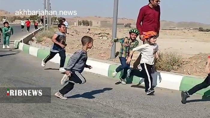 رقابتهای نفسگیر دواتلون در کهک قم برگزار شد