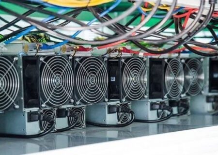 کشف دستگاه‌های استخراج ارز دیجیتال قاچاق در زارچ