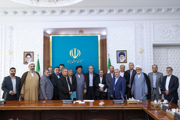 انتقاد رئیس جمهور از مخالفت با اصلاح نظام اداری