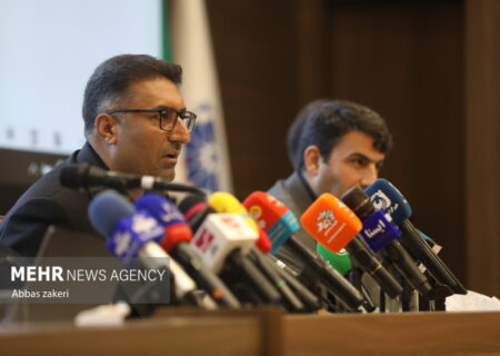 قهرمانی: با سودجویان داخلی که فشار اقتصادی را افزایش دهند برخورد می‌کنیم