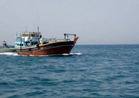 توقیف لنج حامل 40 هزار لیتر سوخت قاچاق در آب‌های اطراف بندرلنگه