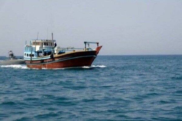 توقیف لنج حامل 40 هزار لیتر سوخت قاچاق در آب‌های اطراف بندرلنگه