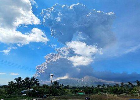 آتشفشان کوه لووتوبی لاکی-لاکی اندونزی فوران کرد