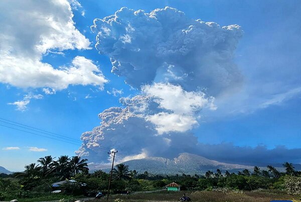 آتشفشان کوه لووتوبی لاکی-لاکی اندونزی فوران کرد