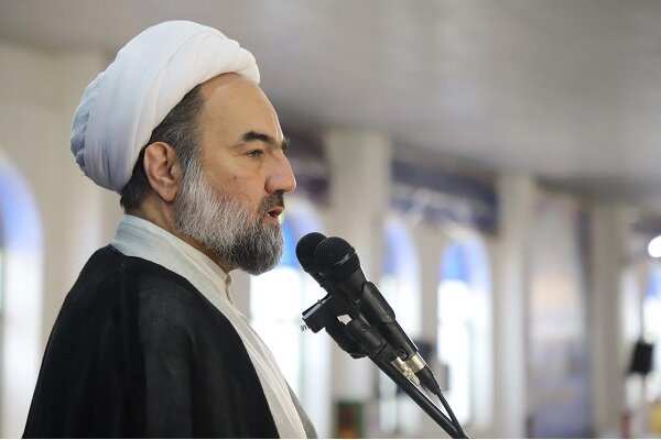 امام جمعه زاهدان: مردم ایران در برابر زورگویی و اسلحه تسلیم نخواهند شد