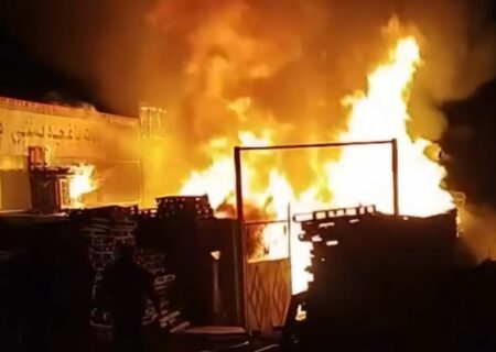 آتش‌سوزی گسترده در بابل، چندین مغازه طعمه حریق شدند