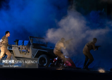 تمدید اجرای نمایش میدانی «۱۸ هزار و یک» در مشهد تا ۱۵ مهر به گفته اسکندری‌نژاد