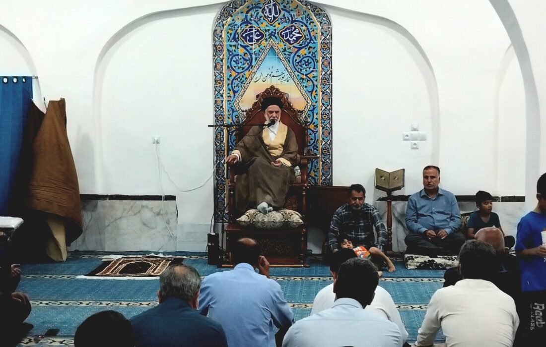 انتقاد شدید امام جمعه دیر از فشارهای رسانه‌ای برای مذاکره با آمریکا