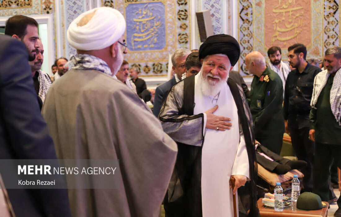 تجلیل باشکوه از حماسه‌سازان دفاع مقدس و مقاومت در حرم مطهر رضوی