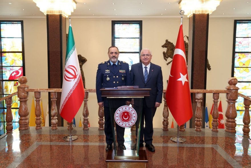 دیدار و گفتگو وزرای دفاع جمهوری اسلامی ایران و ترکیه