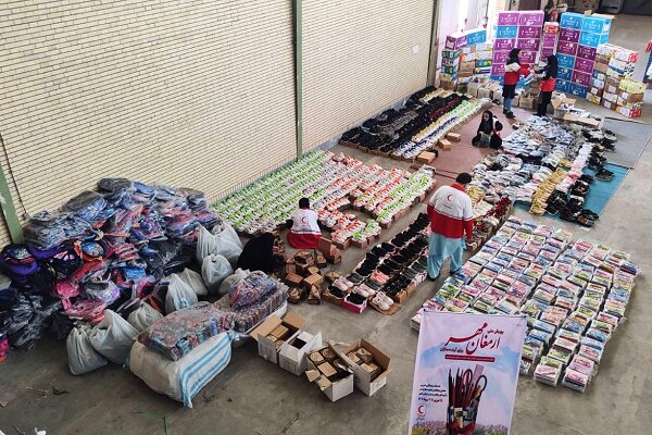 اهدای 6500 بسته تحصیلی و کفش به دانشآموزان نیازمند به همت سجادی