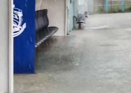 ورزشگاه سیروس قایقران غرق در آب؛ دیدار ملوان و خیبر در خطر لغو