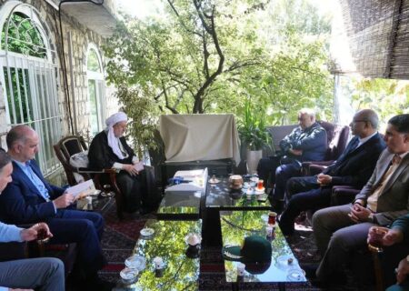 دیدار و گفتگوی معاون وزیر راه و استاندار کرمانشاه با امام جمعه پاوه