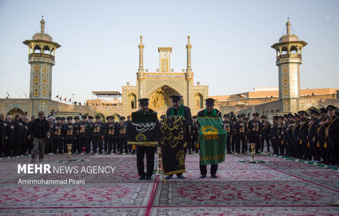 اهتزاز پرچم عزا بر فراز گنبد نورانی حرم حضرت معصومه (س)