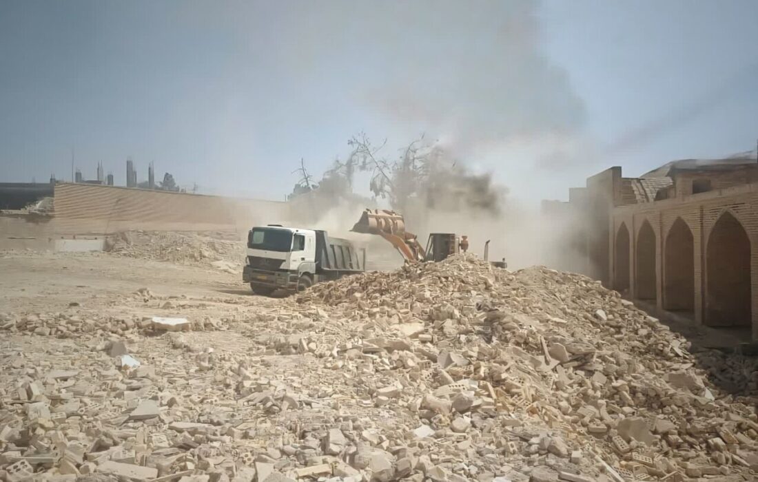 زندان و دادگاه تخریب شد؛ حریم کاروانسرای تاریخی سمنان آزاد شد