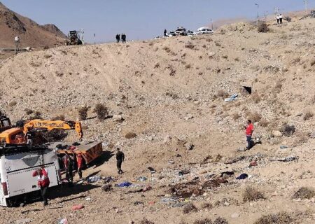 آخرین خبرها از حادثه واژگونی اتوبوس در جاده فیروزکوه – امین‌آباد