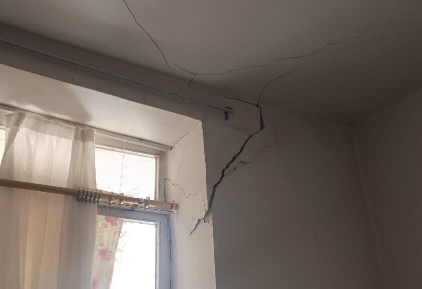 نریمانی خبر داد: ادامه بررسی میزان خسارات زلزله اردستان