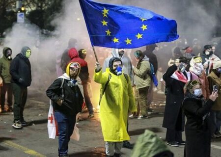 تجمع اعتراضی در گرجستان: ورود معترضان به محوطه اقامتگاه رئیس جمهور