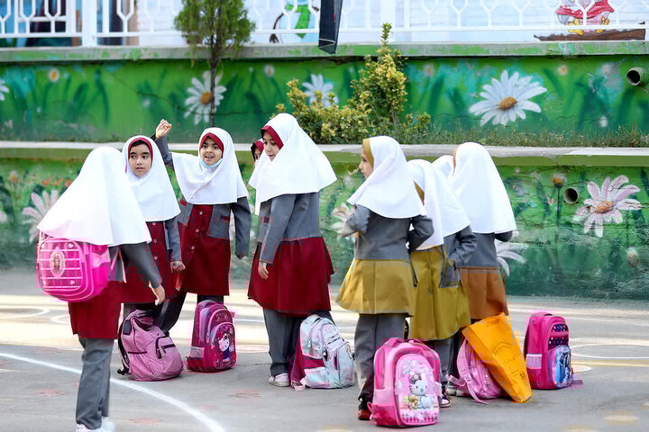 مشکلات اسکلتی در کمین دانشآموزان؛ عوارض سنگین کیف مدرسه