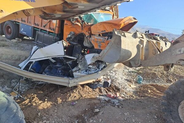 تصادف مرگبار در محور دماوند-فیروزکوه: کامیون، مینیبوس و پراید قربانی گرفتند