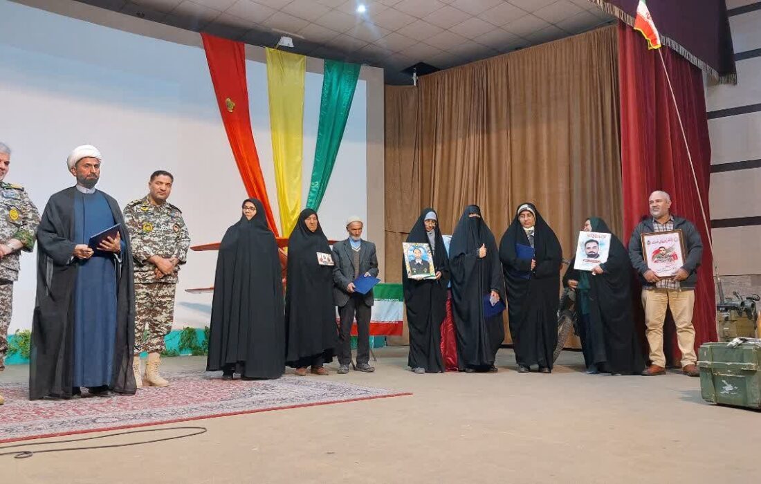 رونمایی از کتاب «چتر بید» در مشهد برگزار شد