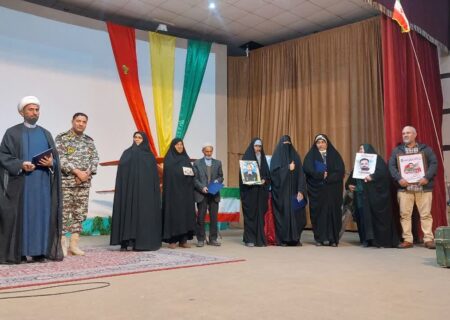 رونمایی از کتاب «چتر بید» در مشهد برگزار شد