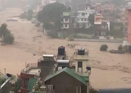 تلفات سنگین سیل و رانش زمین در نپال و هند؛ جان باختن بیش از ۶۰ نفر