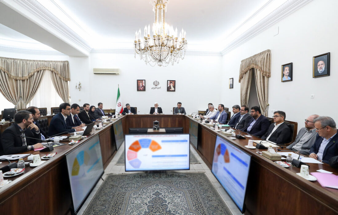 عارف: دیگر نمیتوان با فناوریهای قدیمی مشکلات کشور را حل کرد