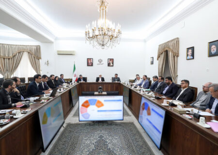 عارف: دیگر نمی‌توان با فناوری‌های قدیمی مشکلات کشور را حل کرد