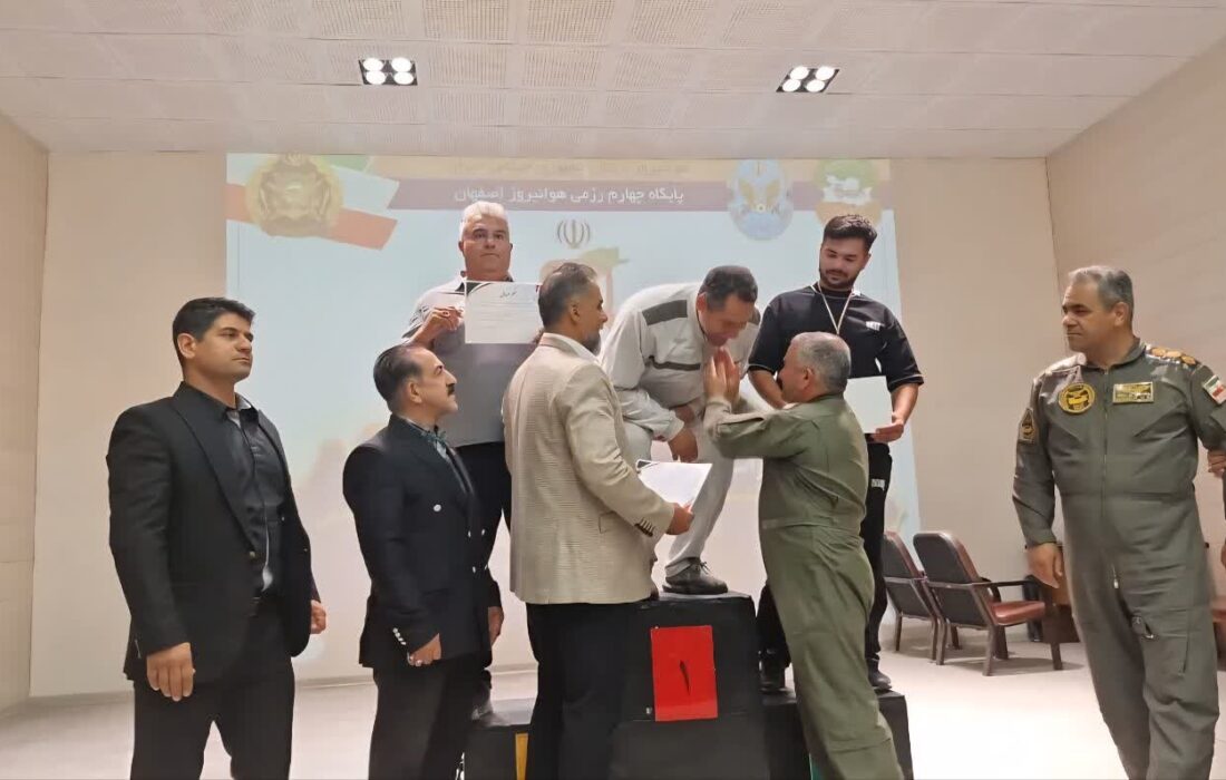 قهرمانان بوکس نیروی زمینی ارتش در اصفهان به مصاف هم رفتند