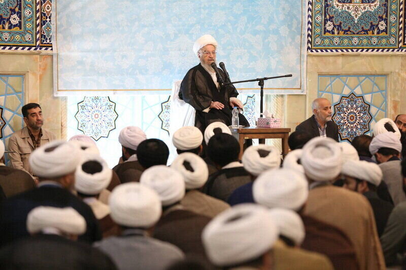 آیت‌الله مکارم شیرازی: لزوم همراهی با فناوری‌های نوظهور در عصر حاضر