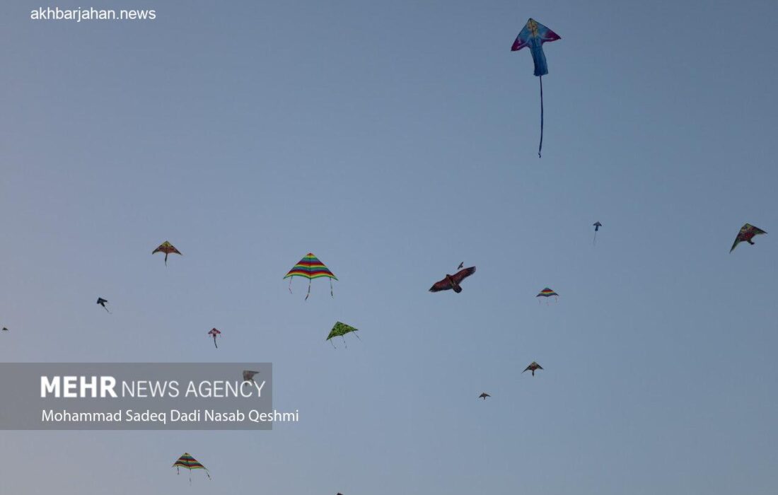 پرواز هزاران بادبادک کودکانه در آسمان سنندج به روایت تصویر