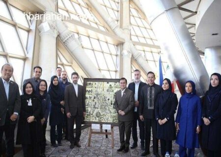 نقشه تاریخی فیلیپین در برج میلاد به موزه شهرداری اهدا شد