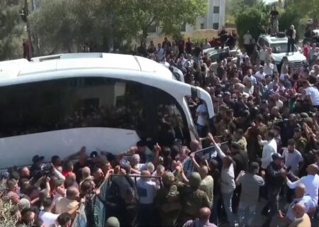 استقبال مصر از ۱۵۴ اسیر فلسطینی تازه آزاد شده