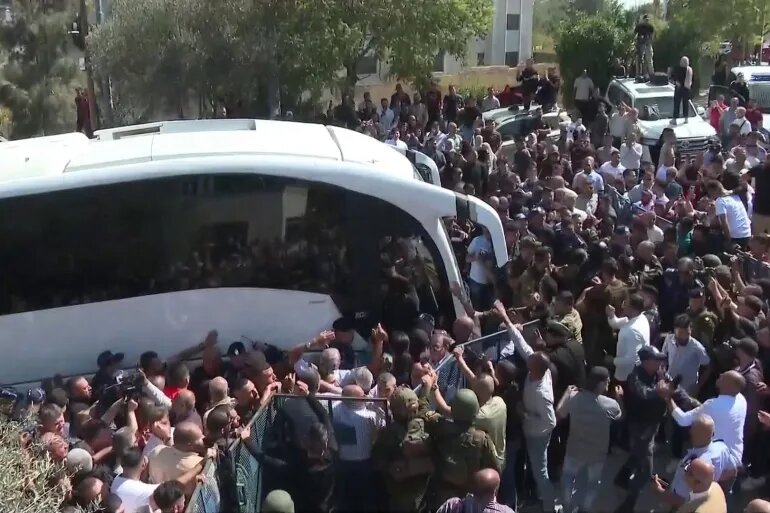 استقبال مصر از ۱۵۴ اسیر فلسطینی تازه آزاد شده