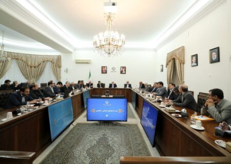 عارف: لزوم بی‌توجهی به نام‌ها و جایگاه‌ها در بدنه حاکمیتی