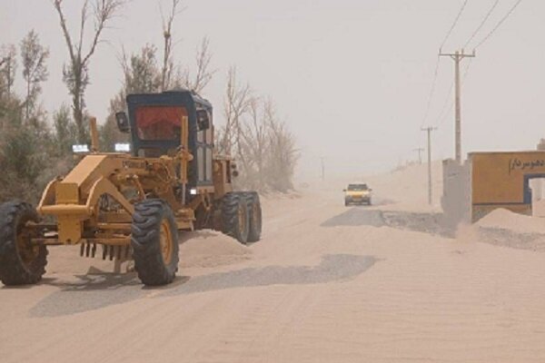 پاکسازی محورهای سیستان: ۵۰۰ هزار متر مکعب ماسه توسط ریسباف جمعآوری شد