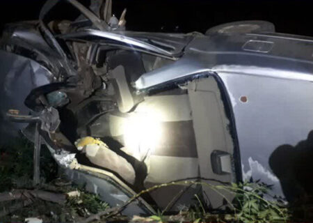 نجات راننده گرفتار در خودروی پژو 405 واژگون شده در جاده کرمانشاه – بیستون