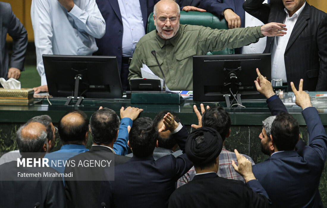 مجلس در صحن علنی به بررسی مسائل پرداخت