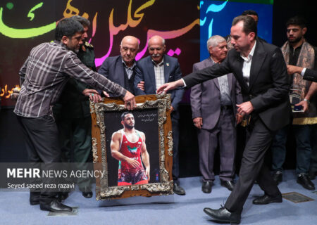 تجلیل باشکوه از دلاورمردان تیم ملی کشتی جمهوری اسلامی ایران