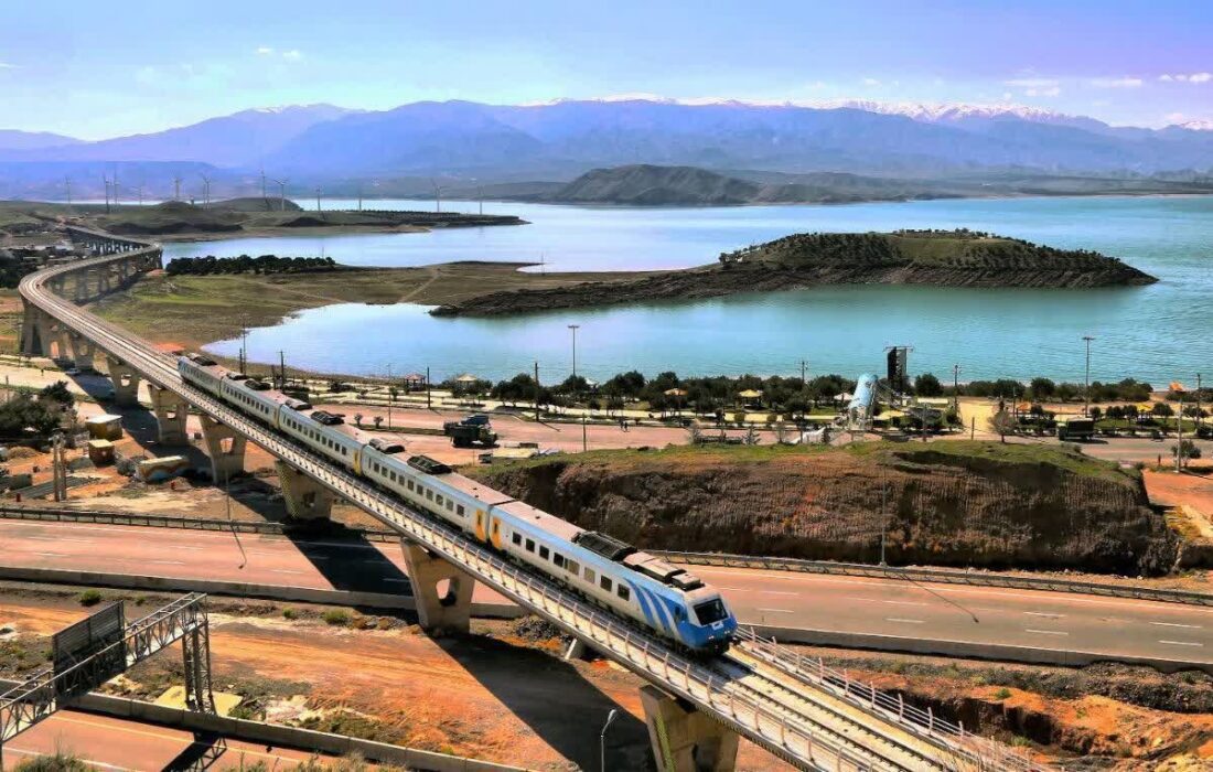 رحمت نژاد: سوت نخستین قطار گردشگری گیلان روز جمعه به صدا درمی‌ آید