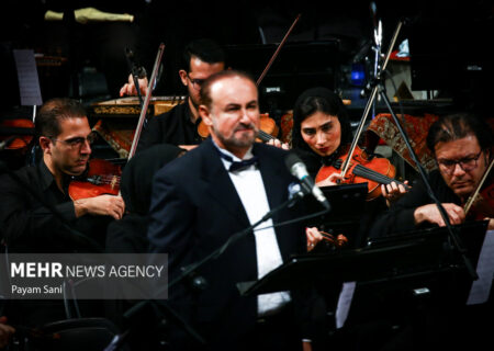 عبدالحسین مختاباد با ارکستر موسیقی ملی ایران خواند